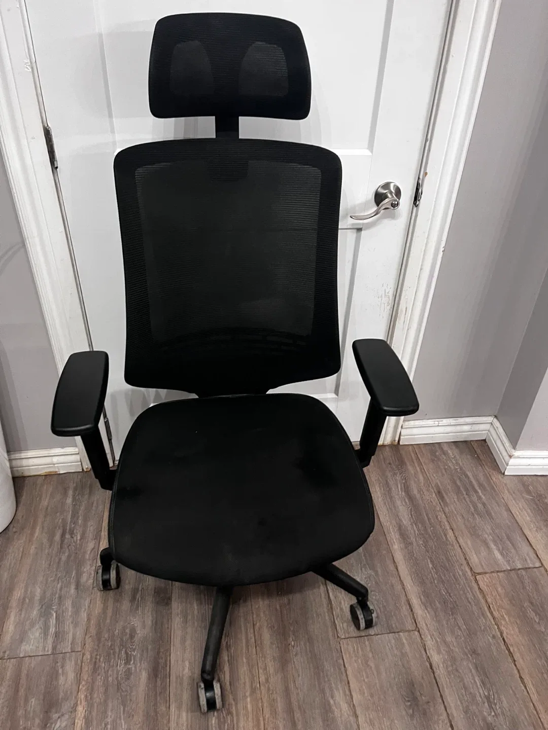 Black Ergonomic Office Chair thumbnail