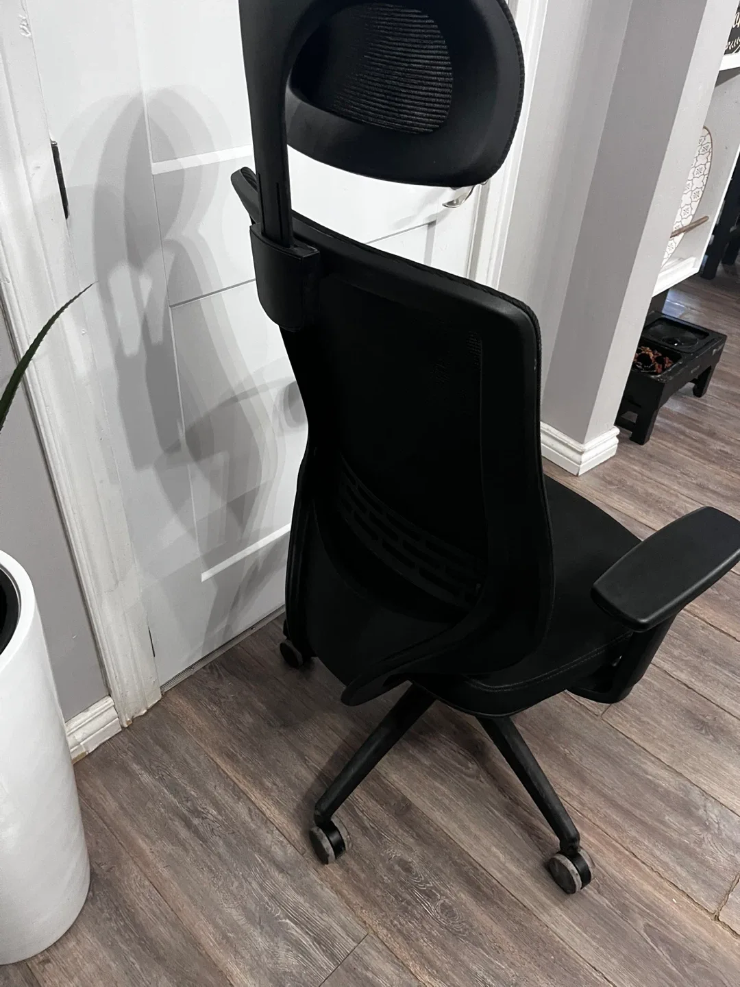 Black Ergonomic Office Chair image indicator(4)