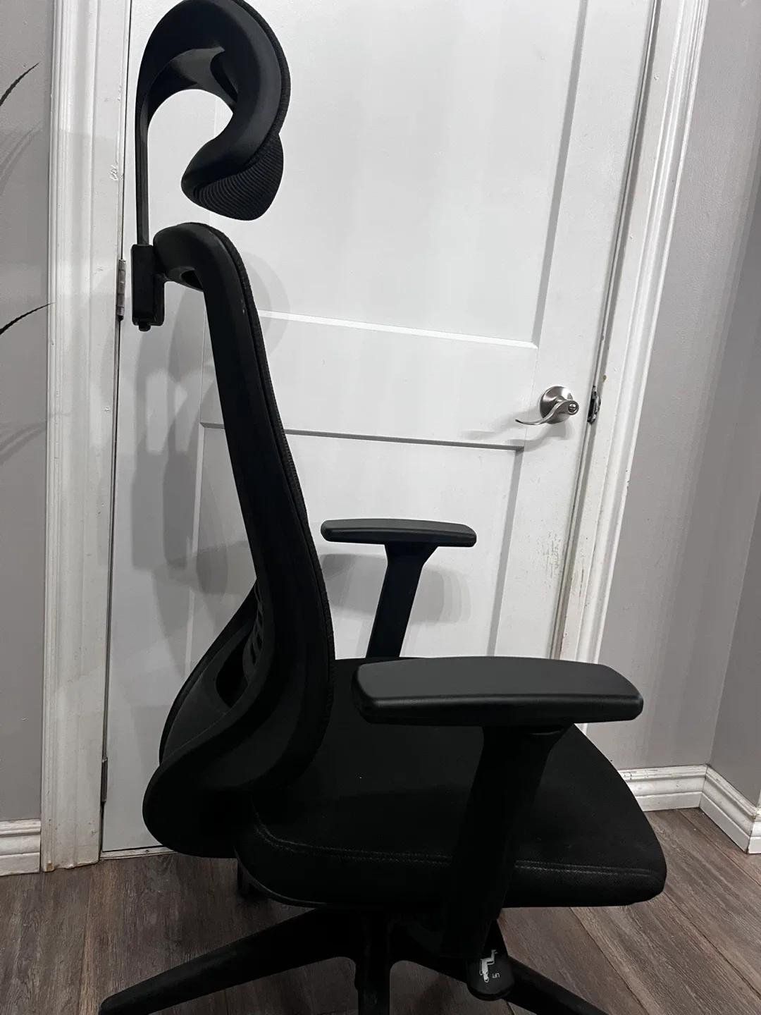 Black Ergonomic Office Chair image indicator(3)