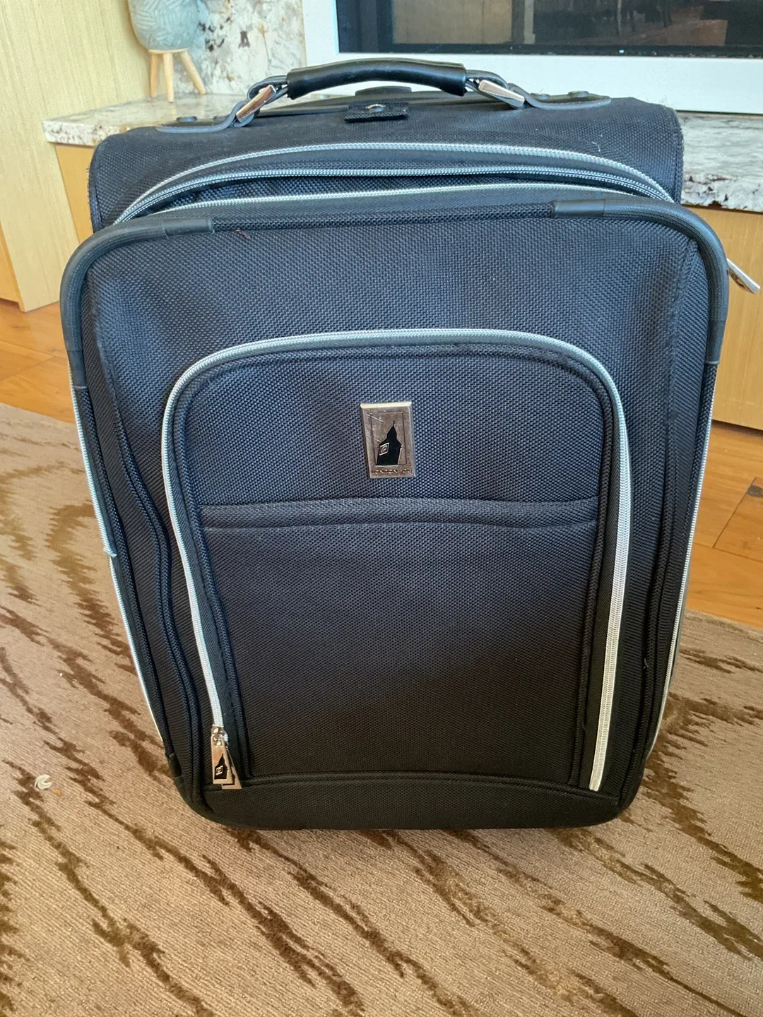 London Fog Black Rolling Suitcase image indicator(5)