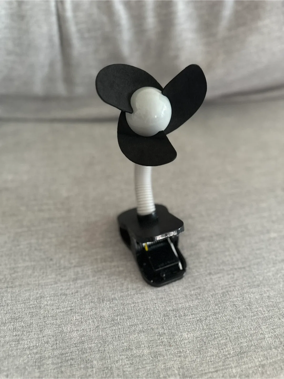 Dreambaby Clip on stroller fan image indicator(4)