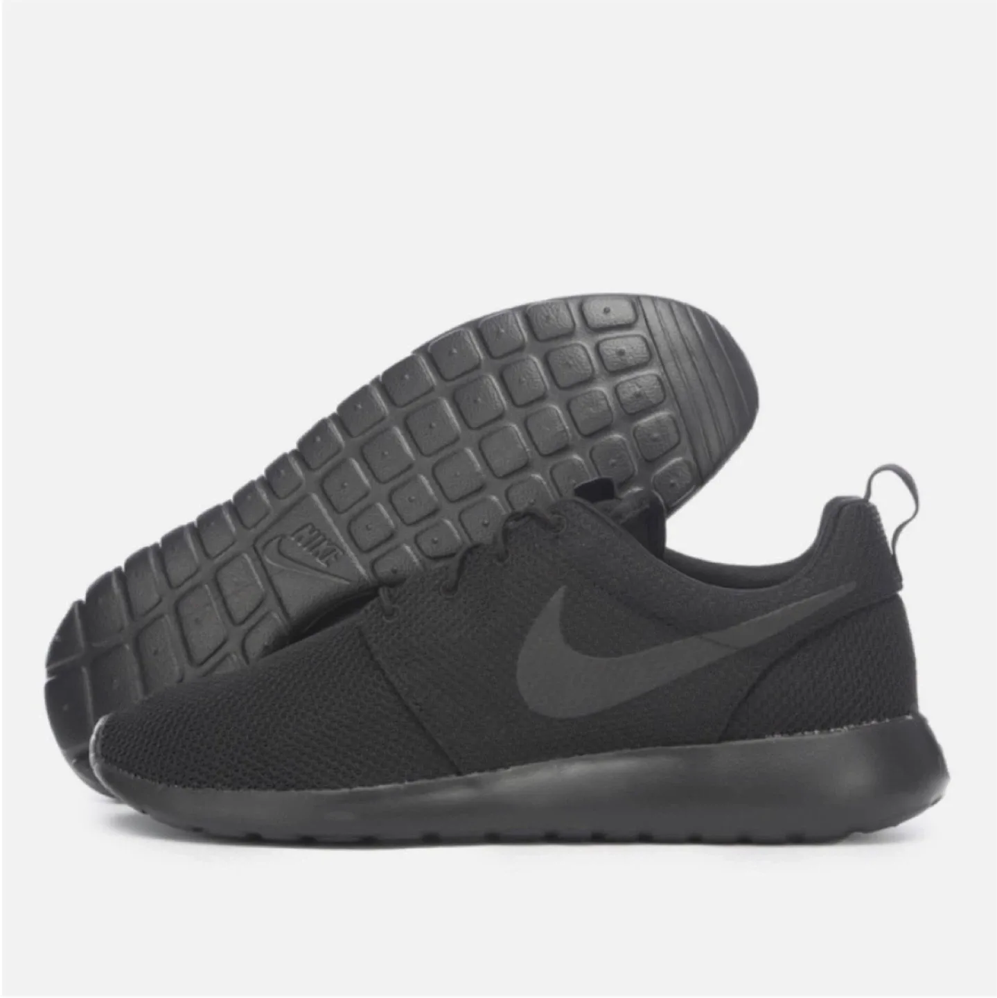 Nike Women’s Triple Black Roshe Run Sneakers Running Shoes thumbnail