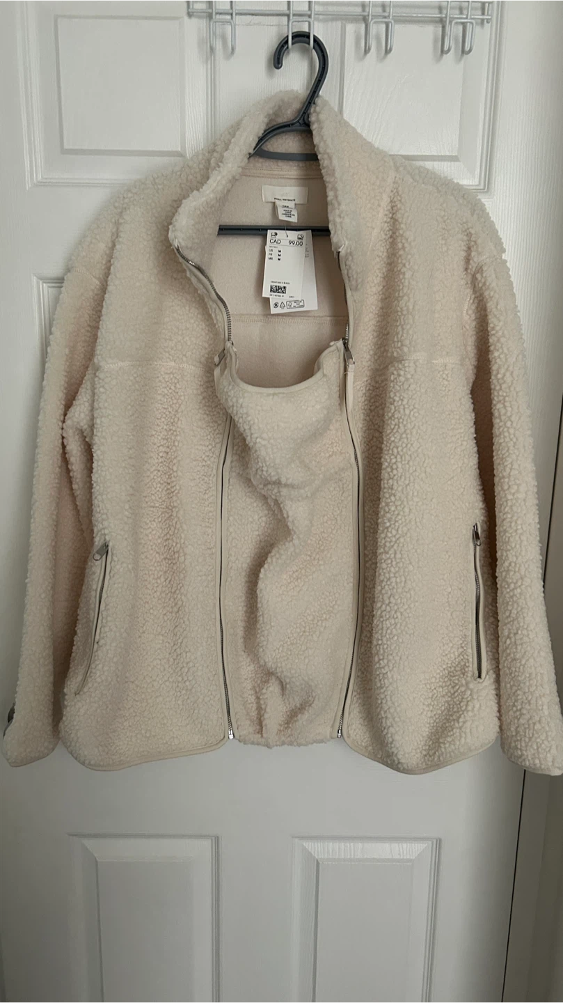 New H&M MAMA Baby wearing Fleece Jacket