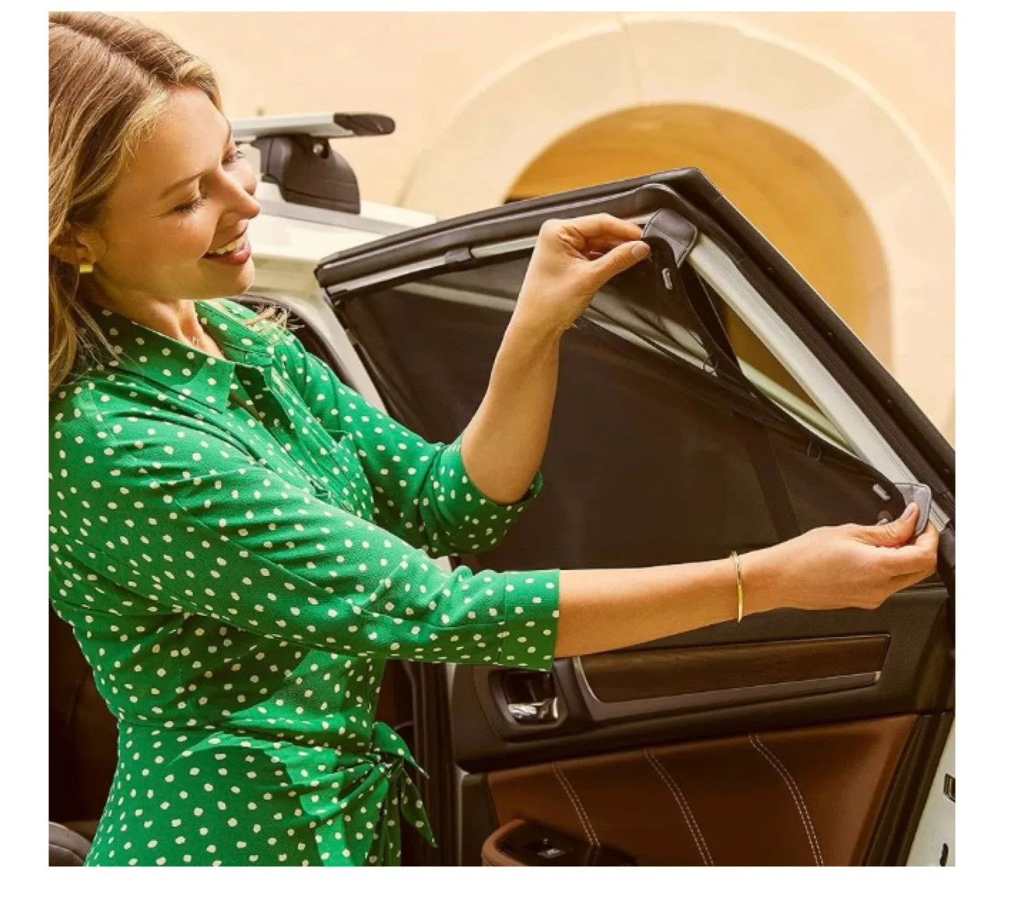 Munchkin Brica Magnetic Stretch to Fit Sun Shade image indicator(3)