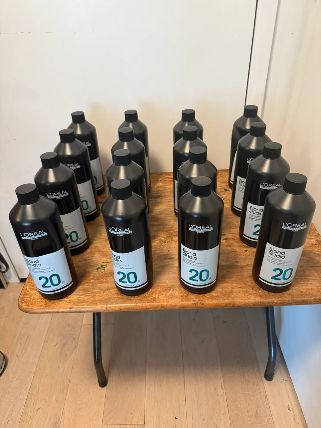 L'Oreal Blond Studio Oil Developer 20 Vol 6% image indicator(3)