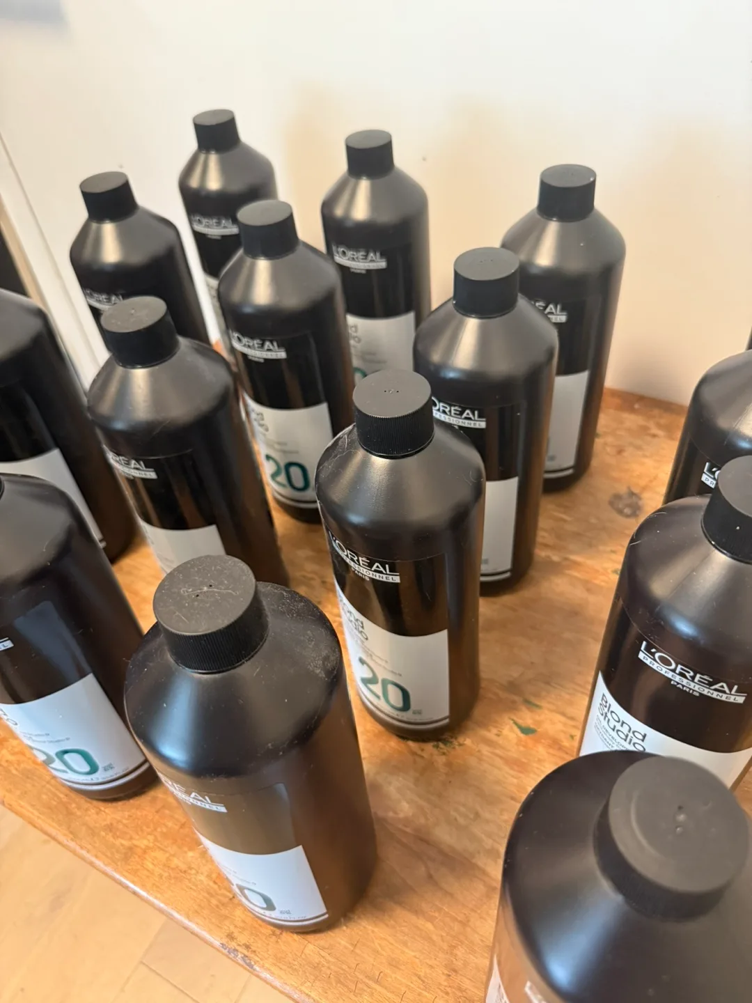 L'Oreal Blond Studio Oil Developer 20 Vol 6% image indicator(6)