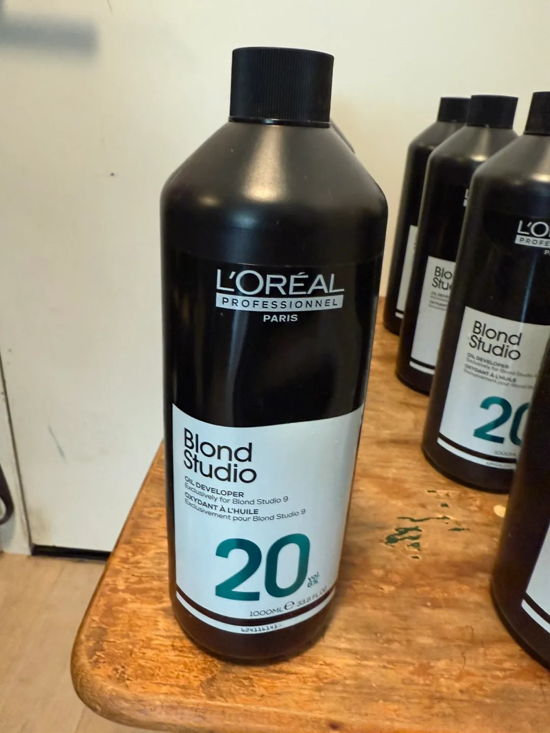 L'Oreal Blond Studio Oil Developer 20 Vol 6% image indicator(2)