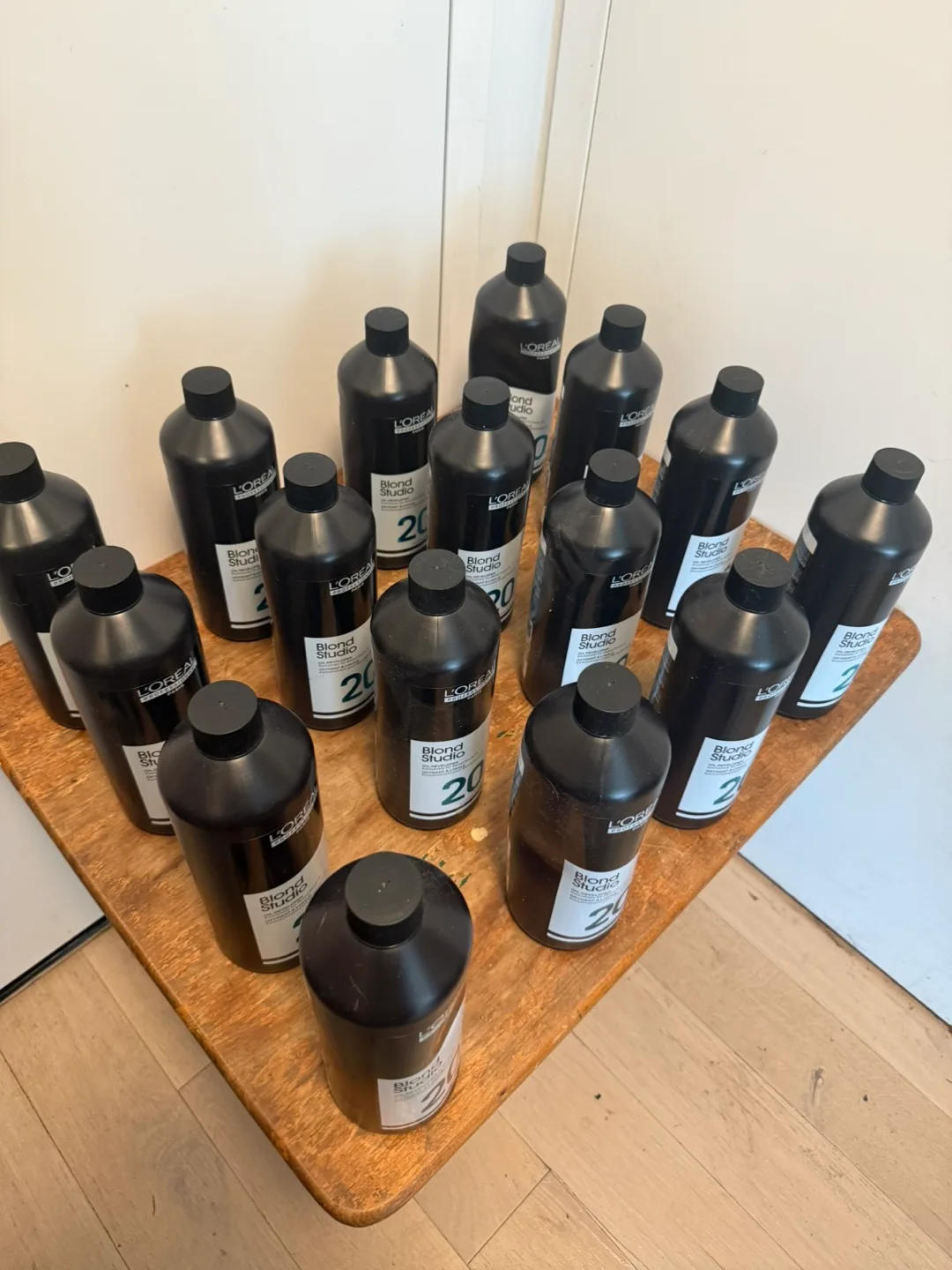 L'Oreal Blond Studio Oil Developer 20 Vol 6% image indicator(9)