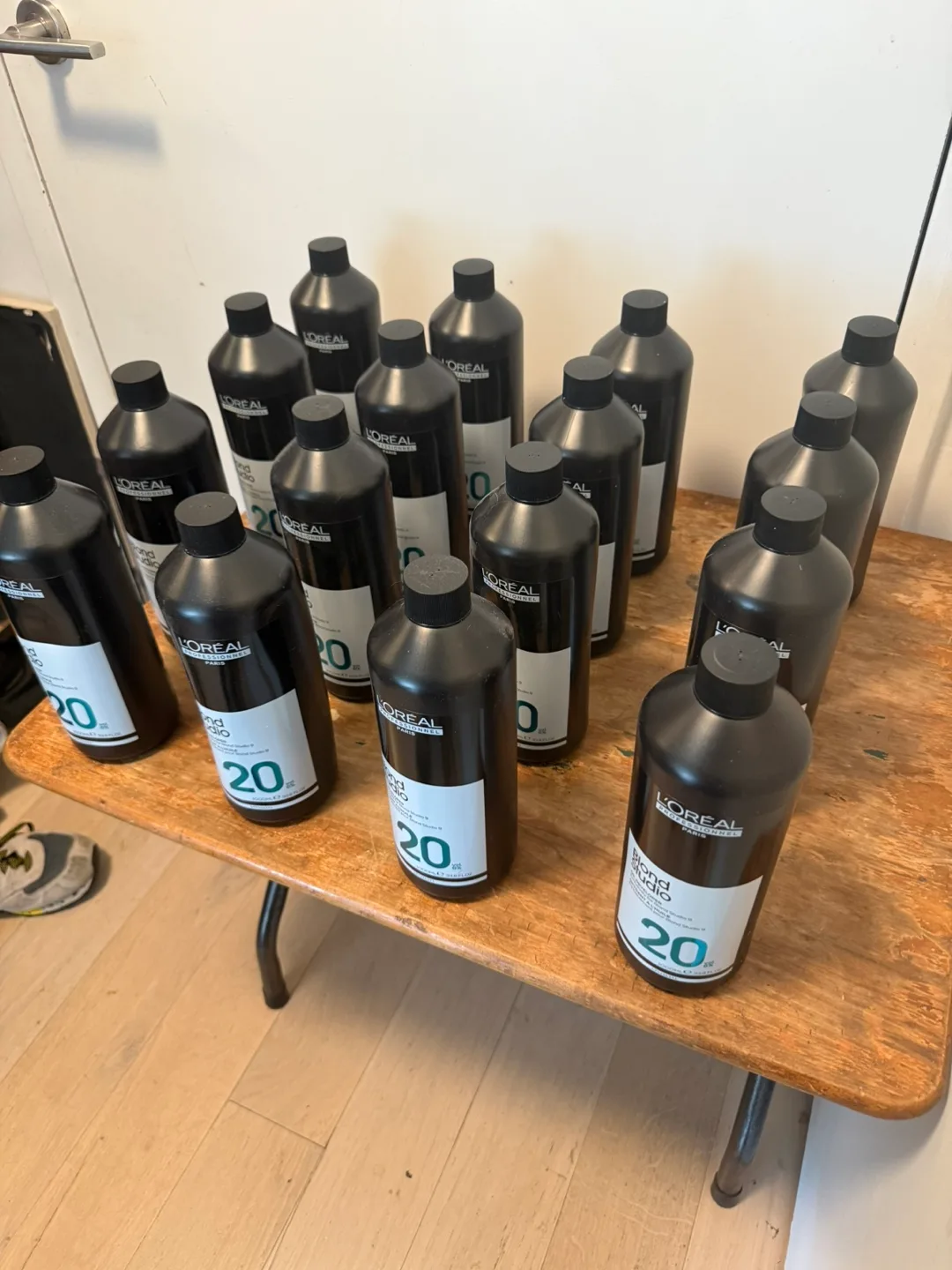 L'Oreal Blond Studio Oil Developer 20 Vol 6% image indicator(7)