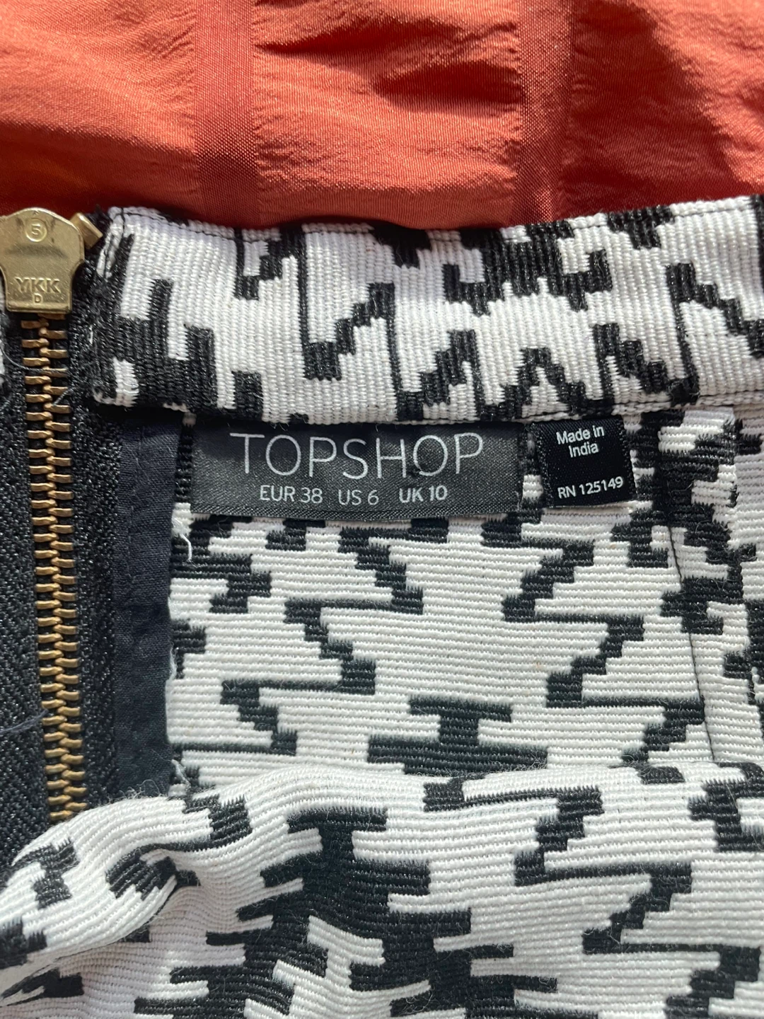 Topshop Black & White Patterned Mini Skirt - Size 6 - photo 2