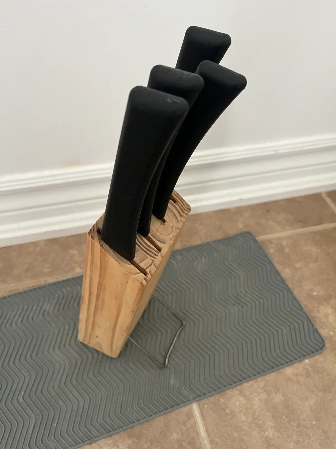 IKEA 4-Piece Knife Set with Black Handles thumbnail