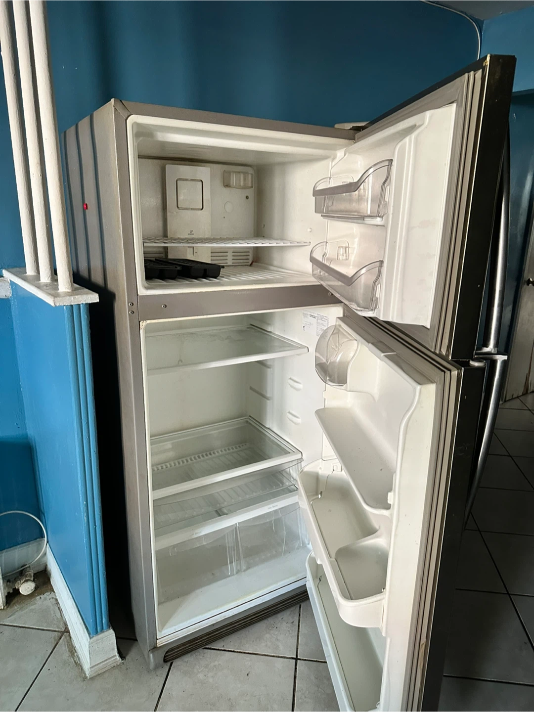 Frigidaire Refrigerator - photo 2