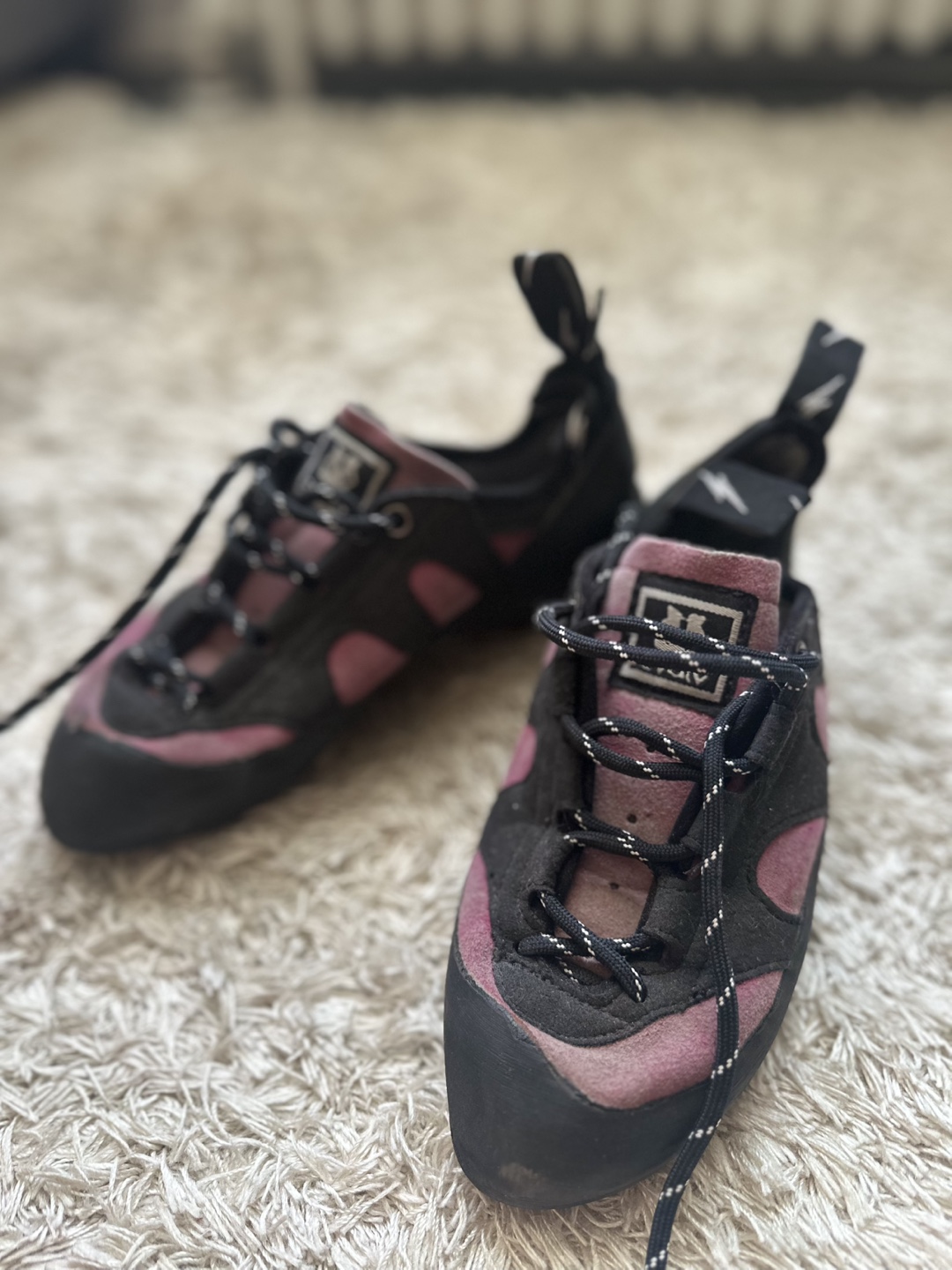 Evolv Climbing Shoes size 6 US - photo 2