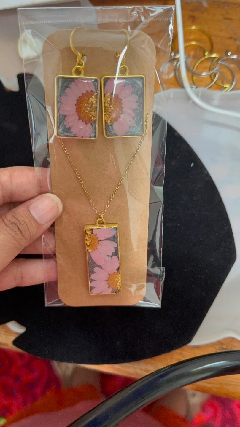 Real Floral Necklace and Earrings handmade Set thumbnail