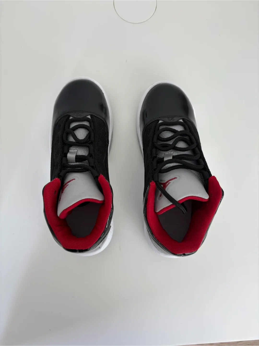 Jordan Max Aura 5 Youth Size 3.5Y image indicator(2)