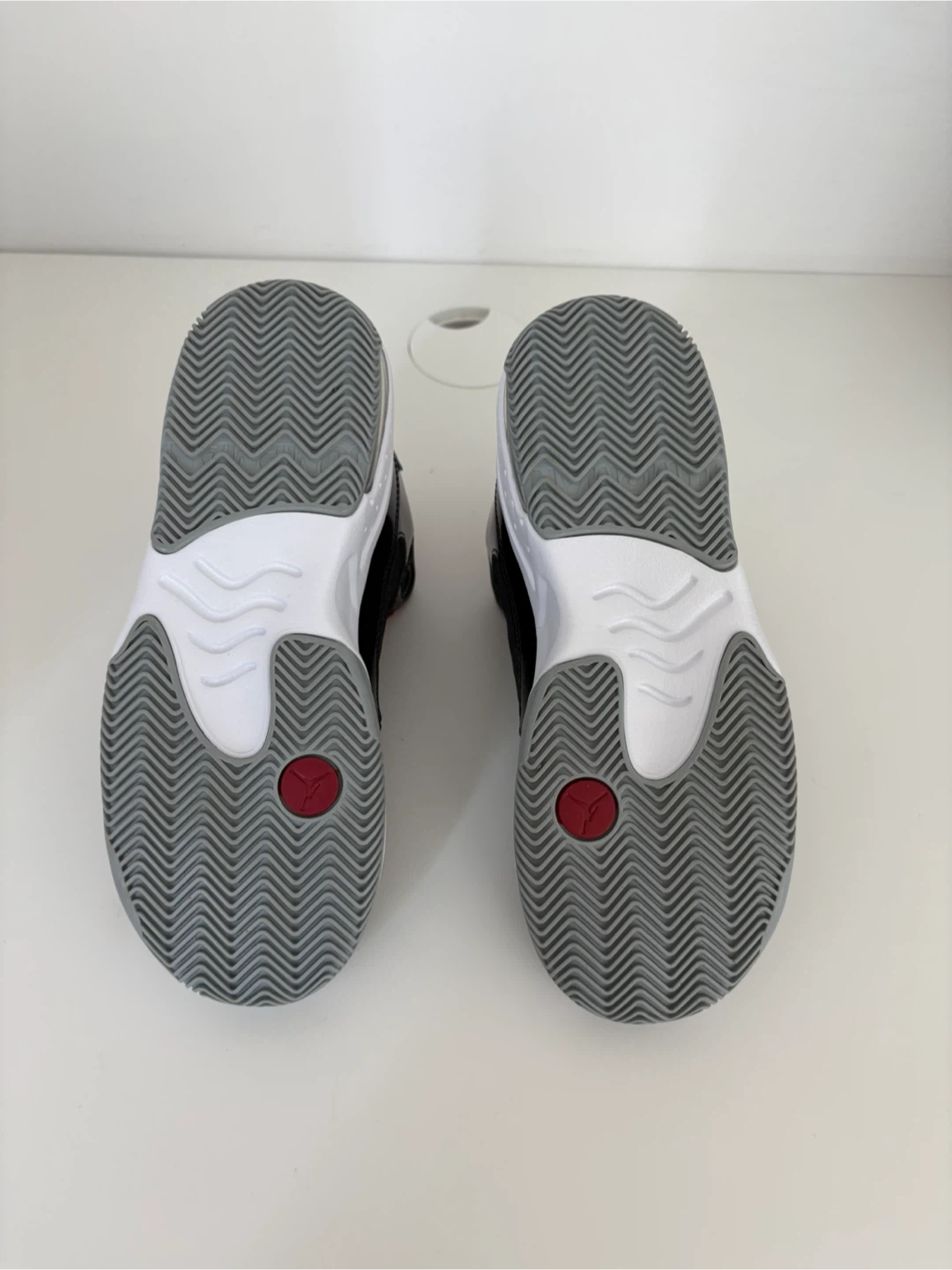 Jordan Max Aura 5 Youth Size 3.5Y - photo 3