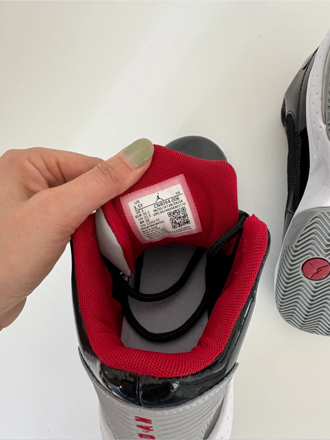 Jordan Max Aura 5 Youth Size 3.5Y image indicator(4)