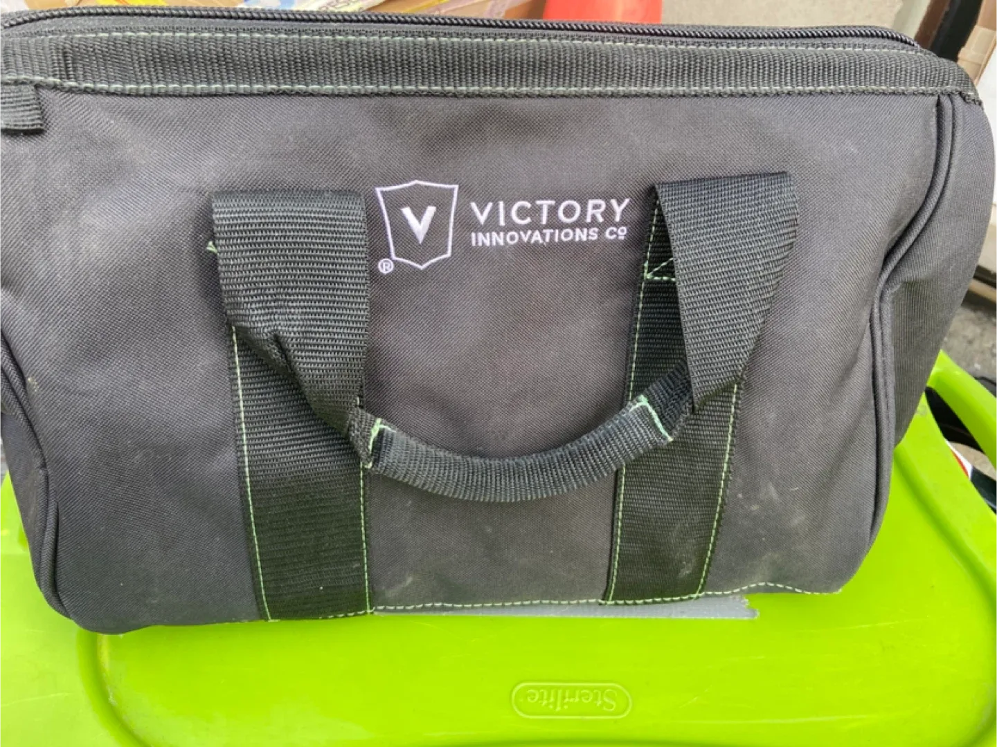 Victory Innovations Electrostatic Sprayer w/ Charger & Bag thumbnail