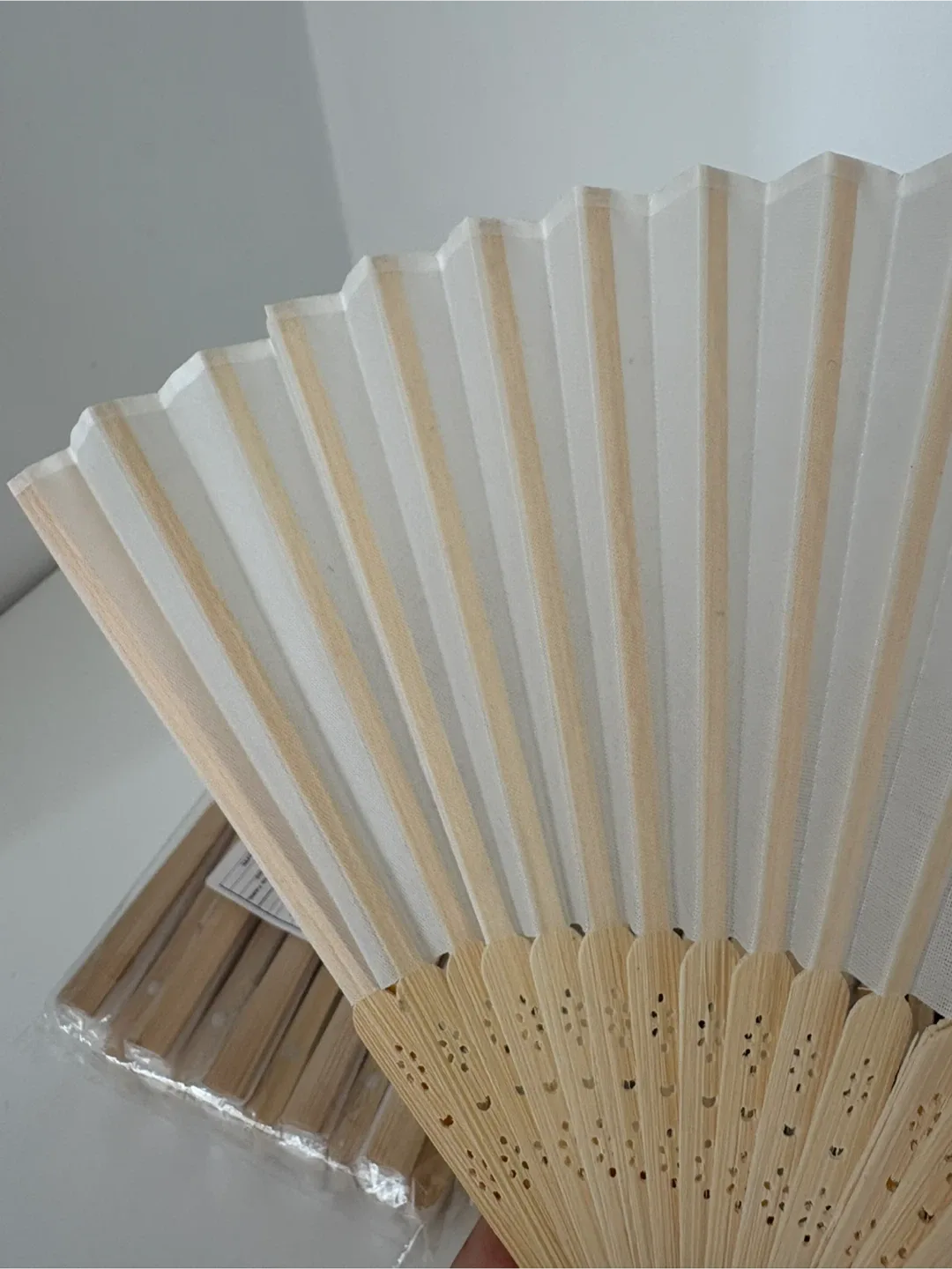 Bamboo Fabric White Hand Fan x20 image indicator(3)