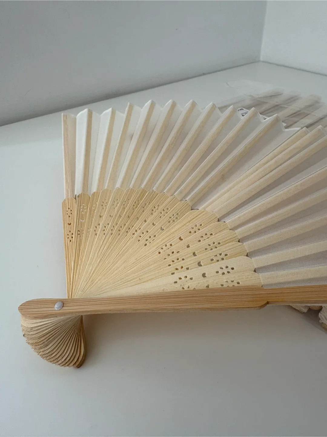 Bamboo Fabric White Hand Fan x20 image indicator(2)