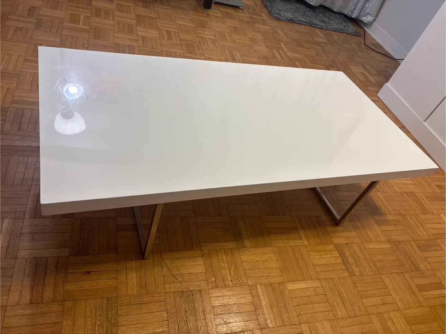 White Coffee Table image indicator(3)