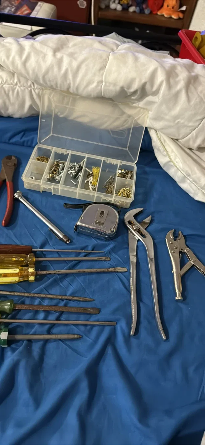 Mixed Lot of Used Hand Tools image indicator(4)