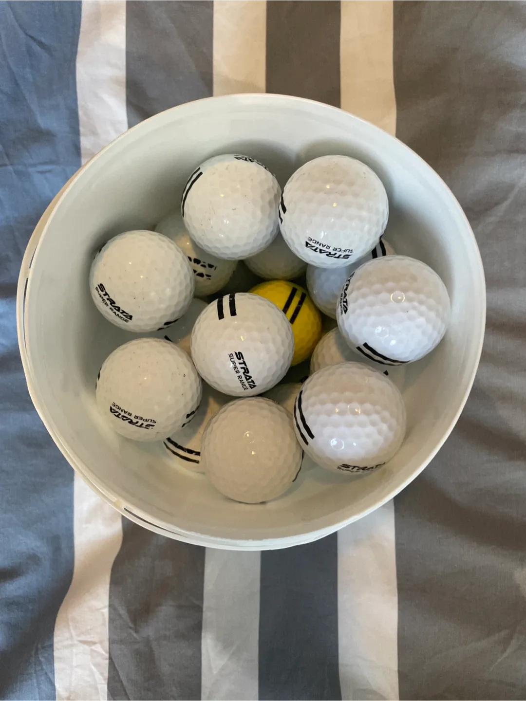 Strata Super Range Golf Balls (24) image indicator(2)