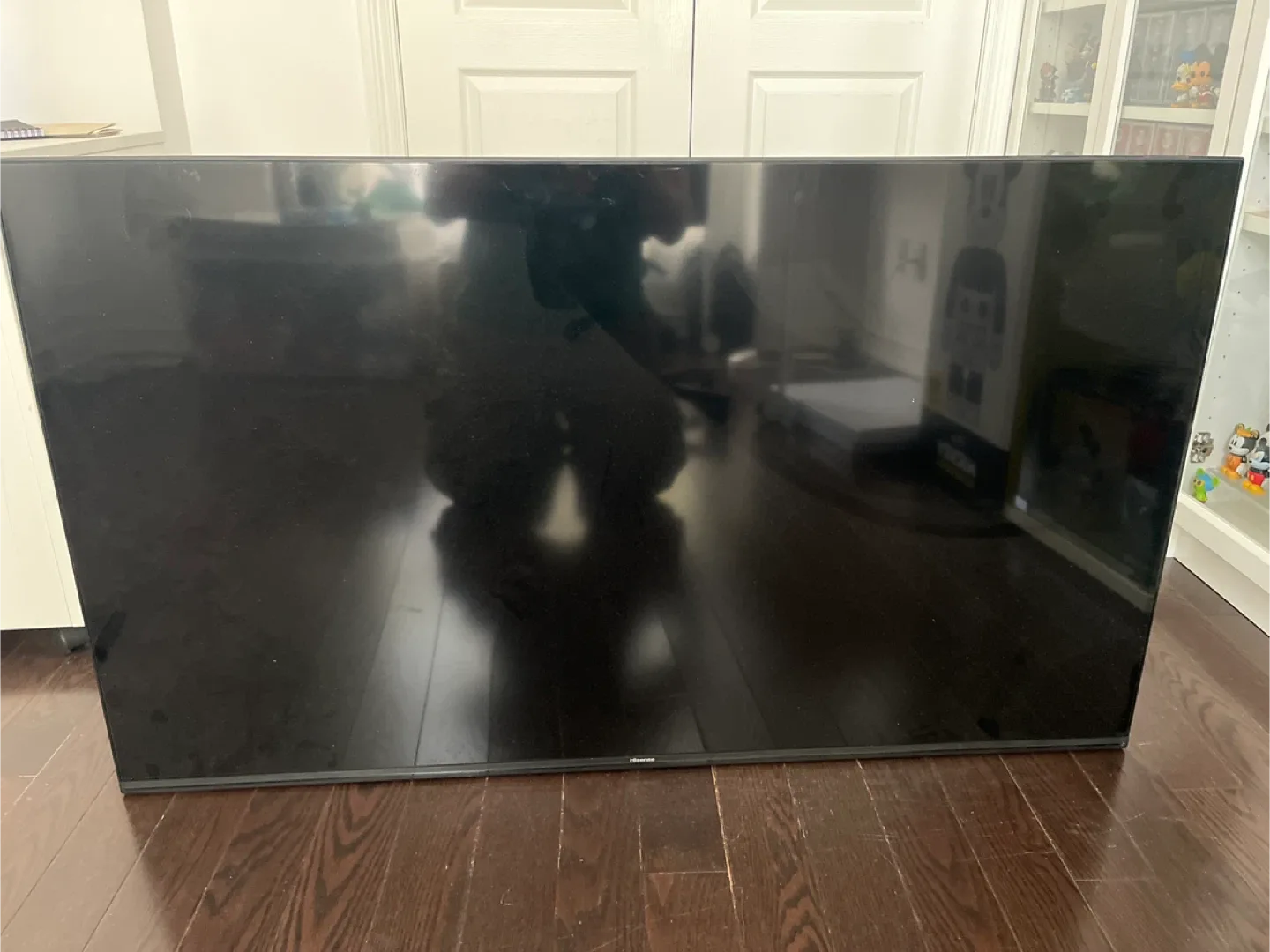 Hisense 50" 4K UHD LED TV with wall mount thumbnail
