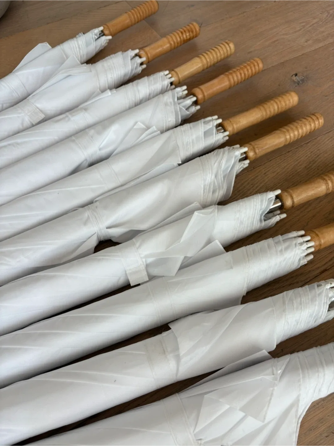 White Umbrellas with Wooden Handle x10 image indicator(2)