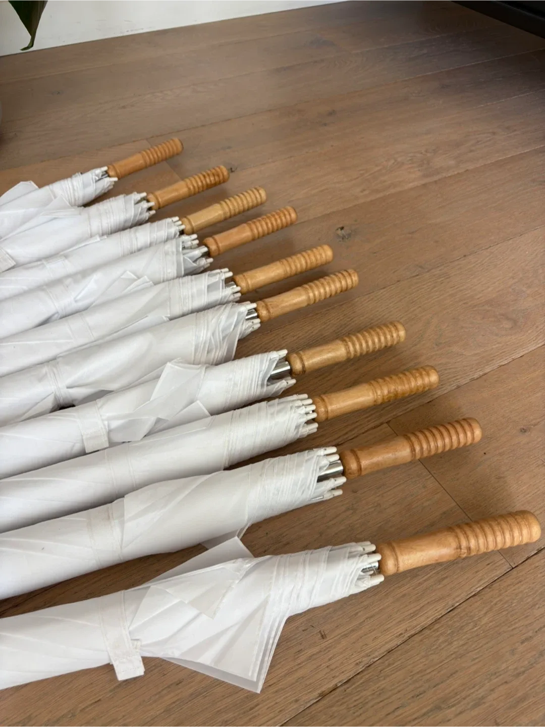 White Umbrellas with Wooden Handle x10 image indicator(3)