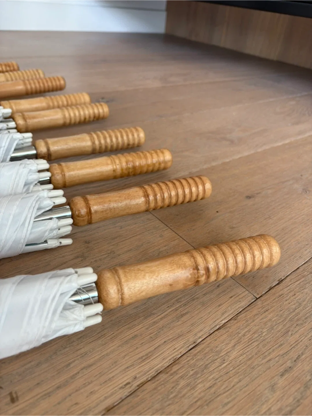 White Umbrellas with Wooden Handle x10 image indicator(4)