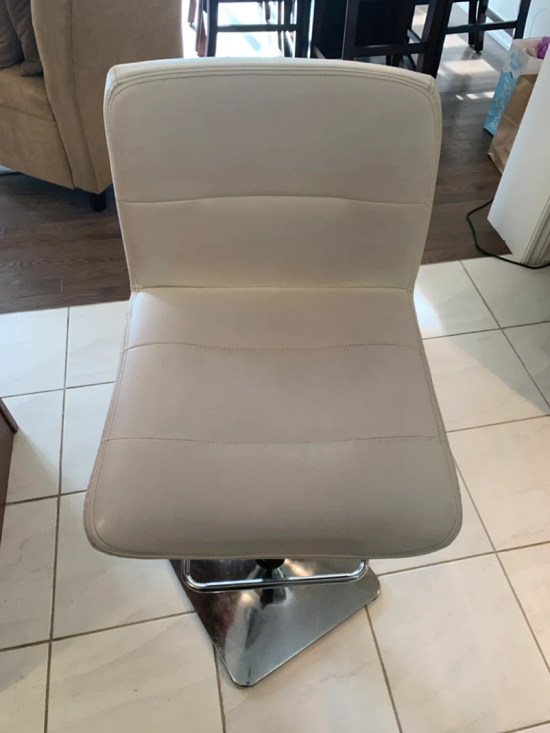 White Swivel Bar Stools 04 thumbnail