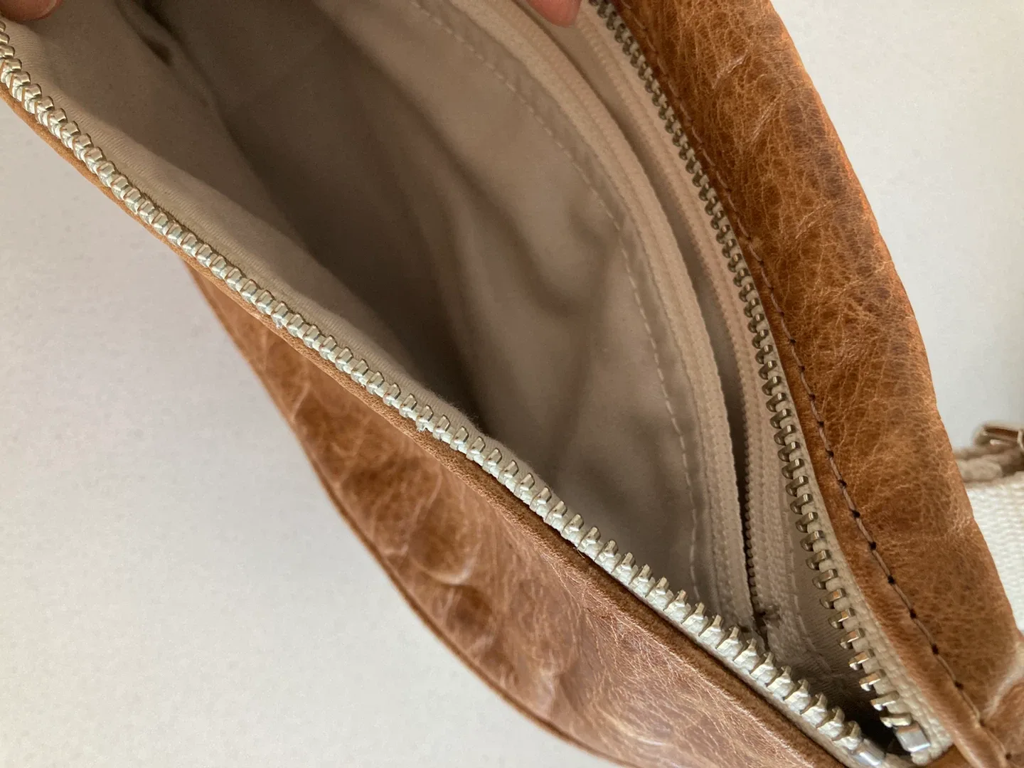 Leather Belt Bag image indicator(4)