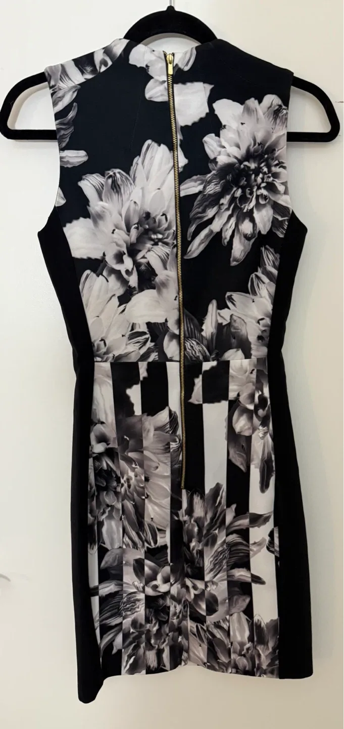 H&M Black/White Floral Dress - Size 6 image indicator(2)