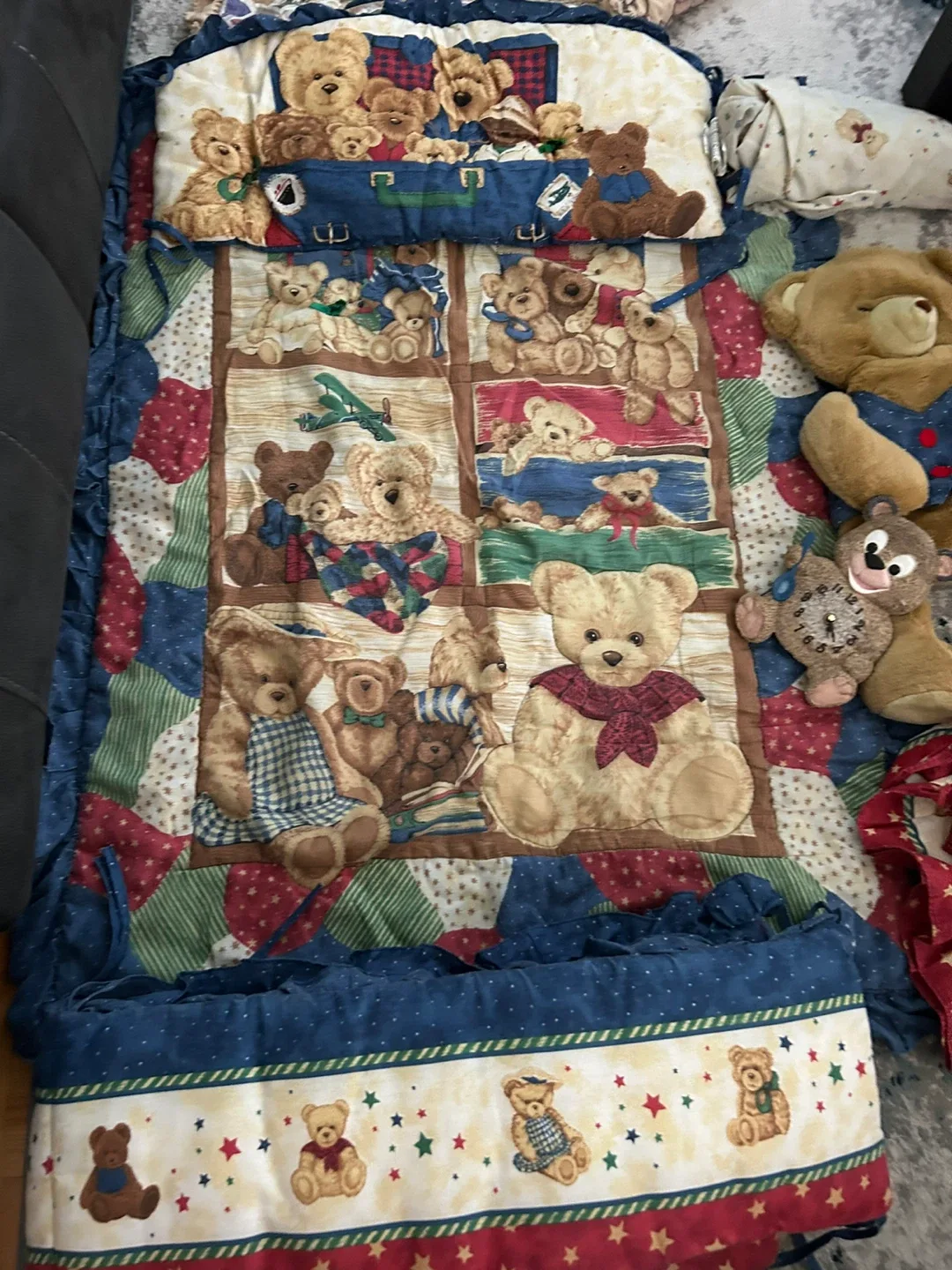 10+ pc Teddy Crib Set & Room Accessories + Free Sheet and Quilt! image indicator(2)