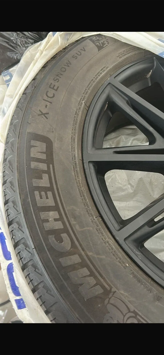 Michelin X-Ice Snow SUV Tires 245/60R18 with FAST Rims image indicator(2)