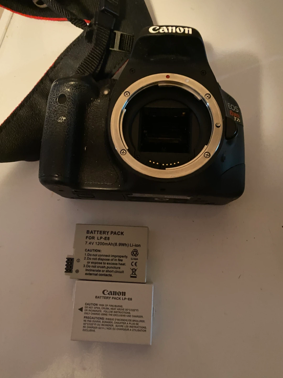 Canon EOS Rebel T2i DSLR Camera with Lens