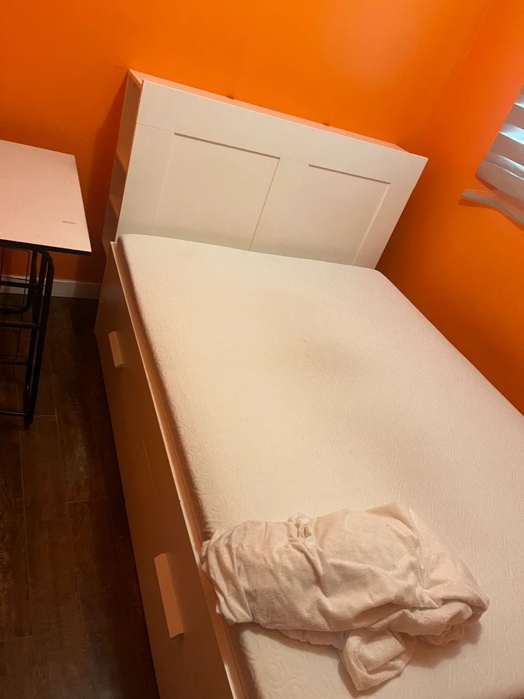 White Single Bed with Storage Drawers image indicator(3)