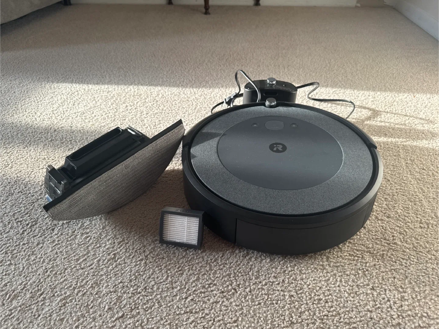iRobot Roomba i5 Robot Vacuum & Mop- Great Condition! image indicator(9)