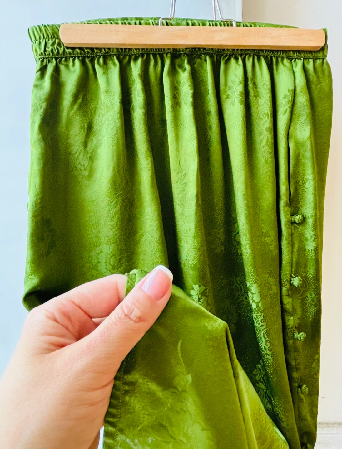 Olive Green 100% Silk Skirt, brand new with tag! 🥰☀️ - photo 3