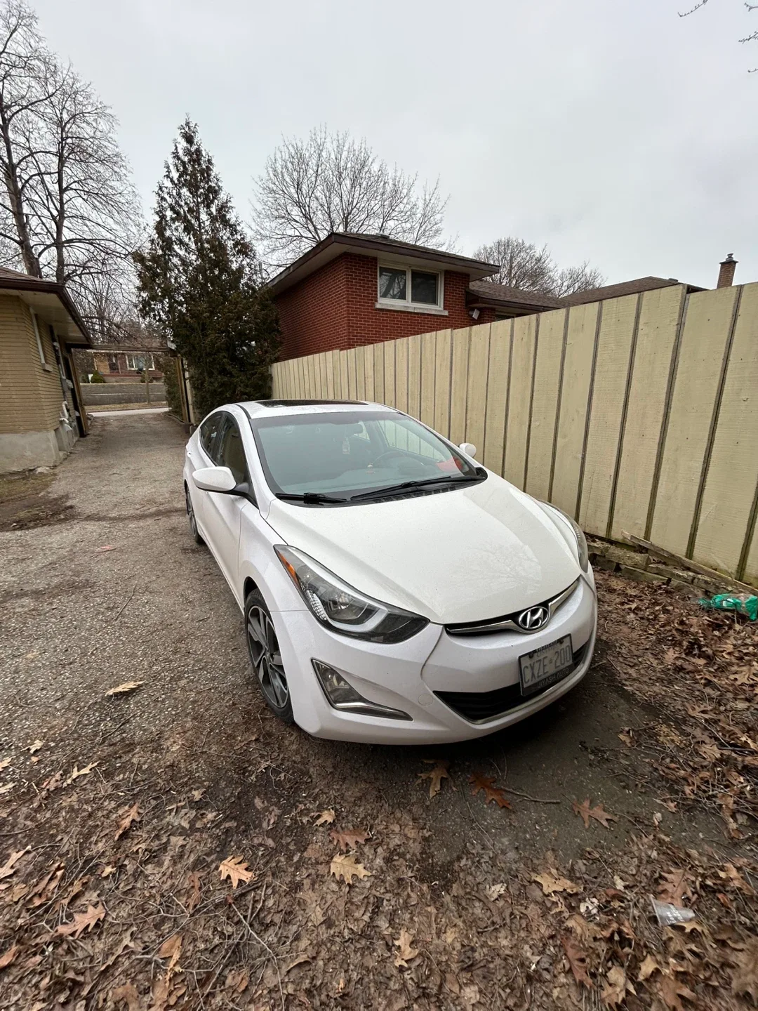 Hyundai Elantra White Sedan thumbnail
