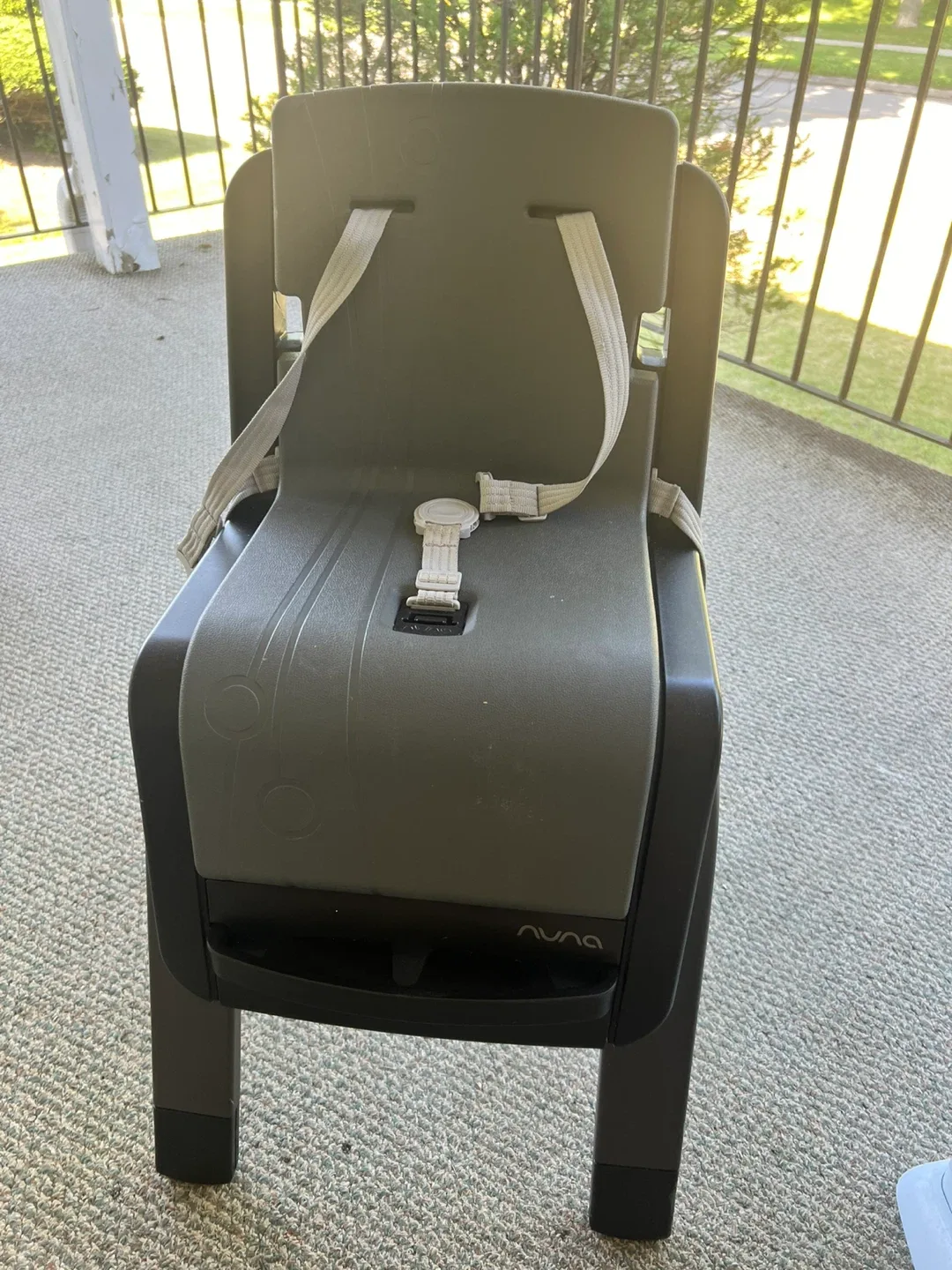 Nuna ZAAZ High Chair - excellent Condition