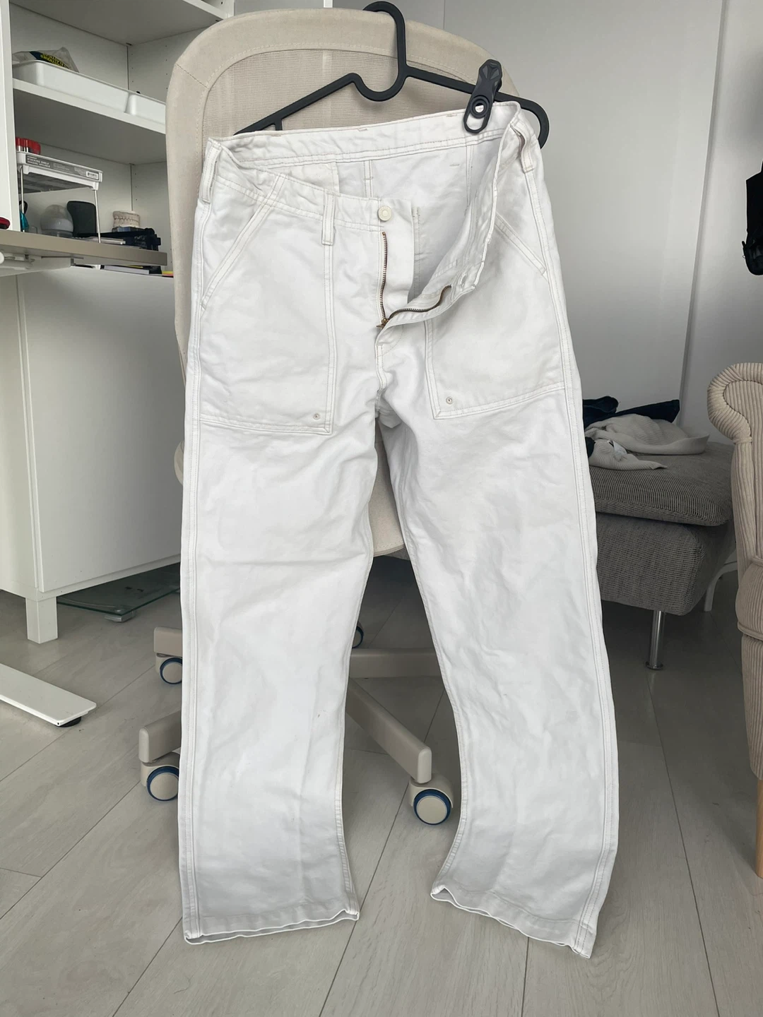 Levi's White Carpenter Pants - photo 2