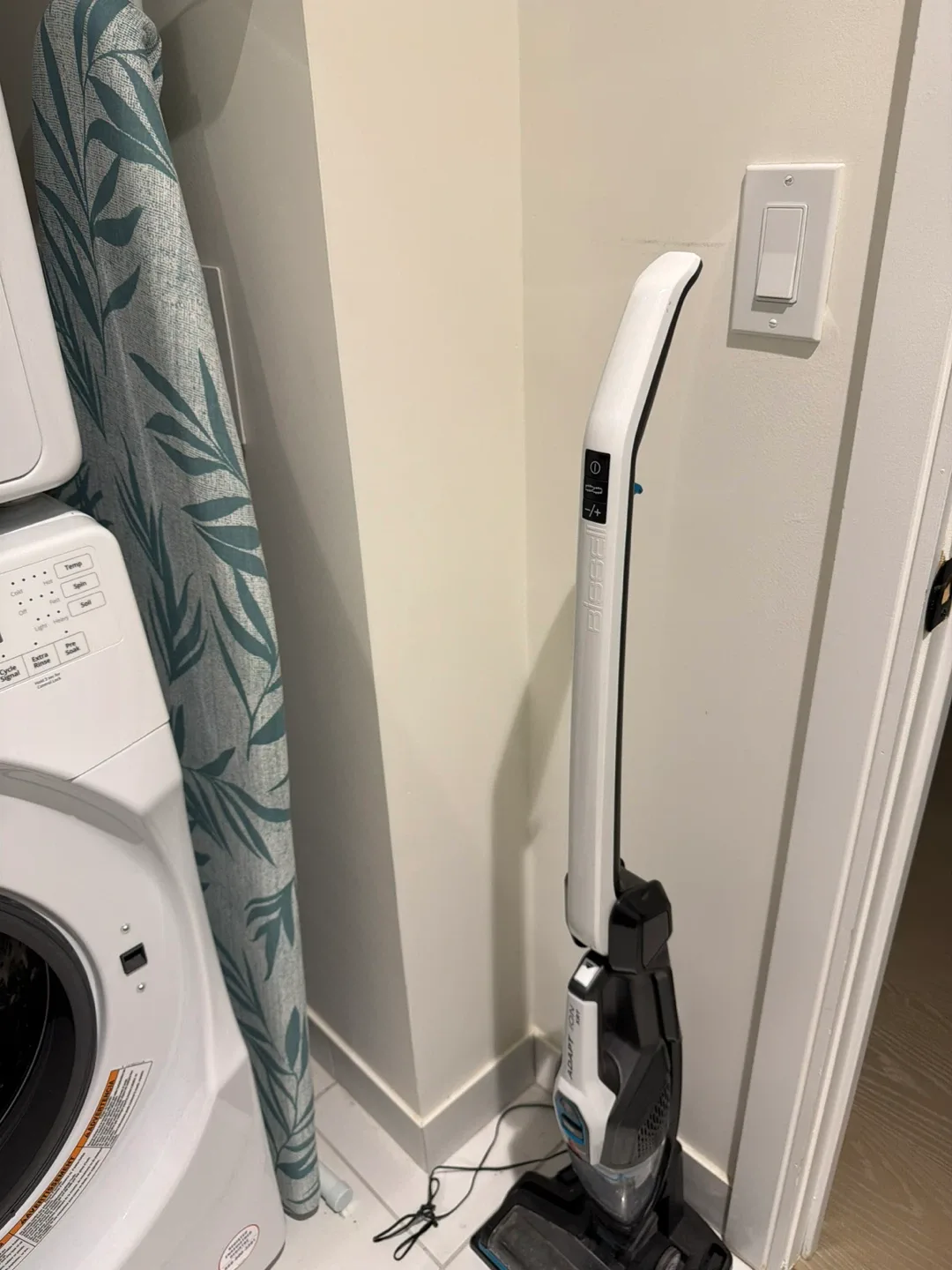 Bissell Adapt Ion Battery Stick Vacuum thumbnail