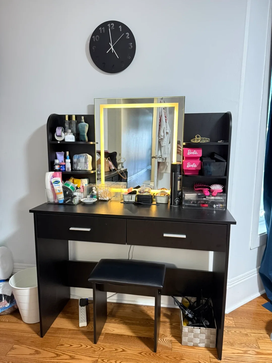 Black Vanity Makeup Table with Lighted Mirror & Stool image indicator(3)