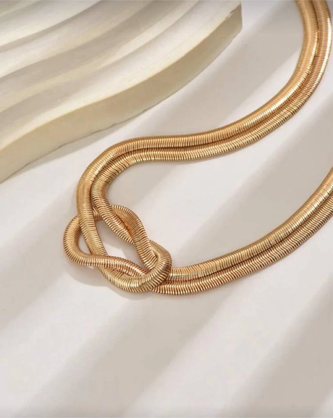 Elegant Gold-Tone Knot Necklace image indicator(4)