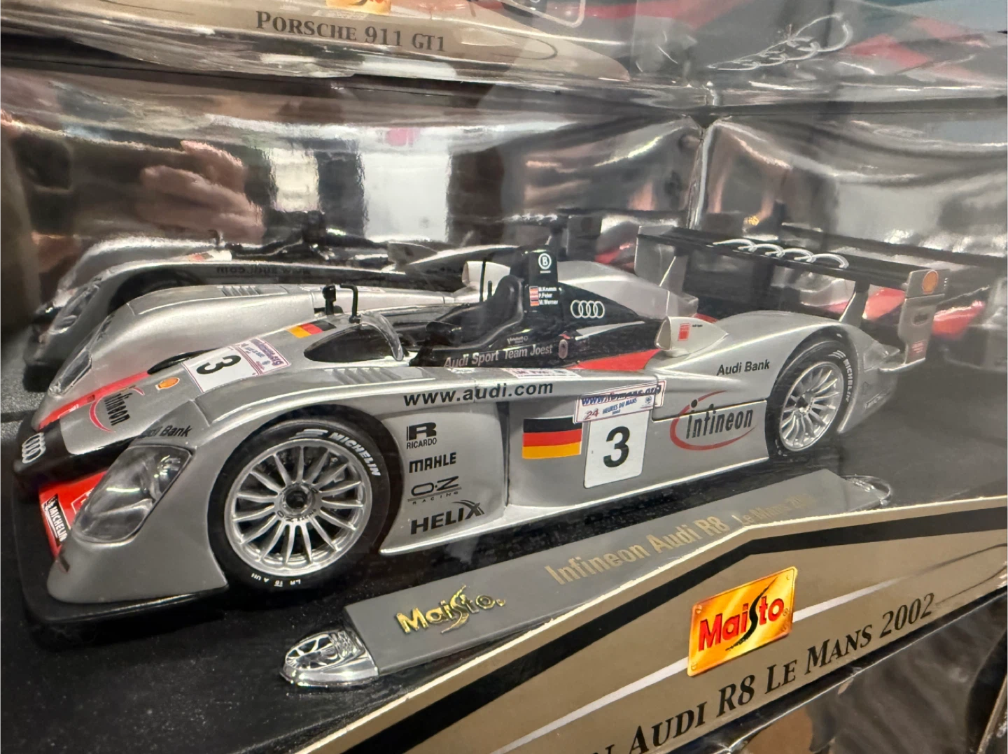 Maisto Infineon Audi R8 LMP900 Le Mans 24H 2002 - photo 3