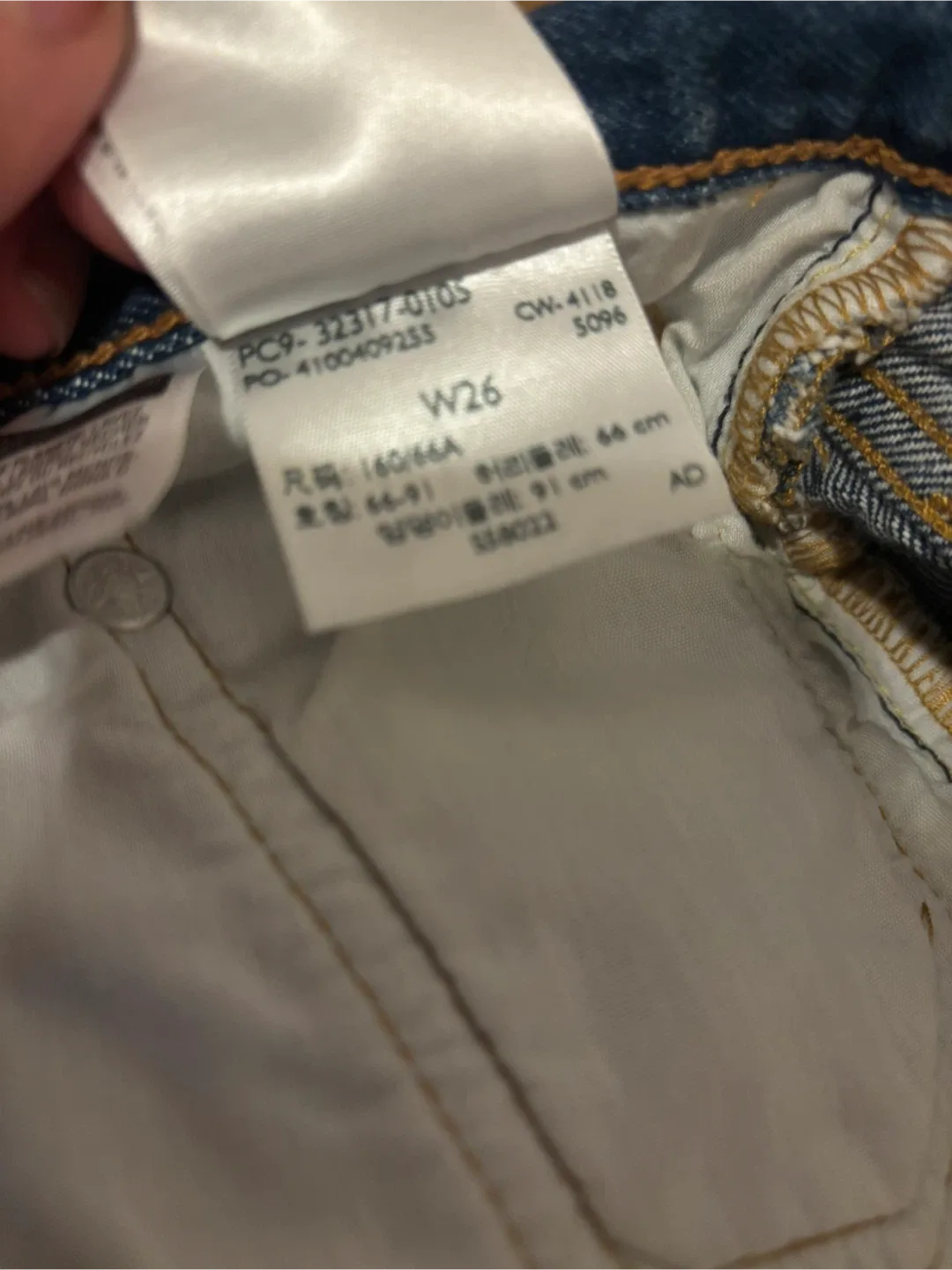 Levi's Premium Denim Shorts - Size 26 image indicator(3)