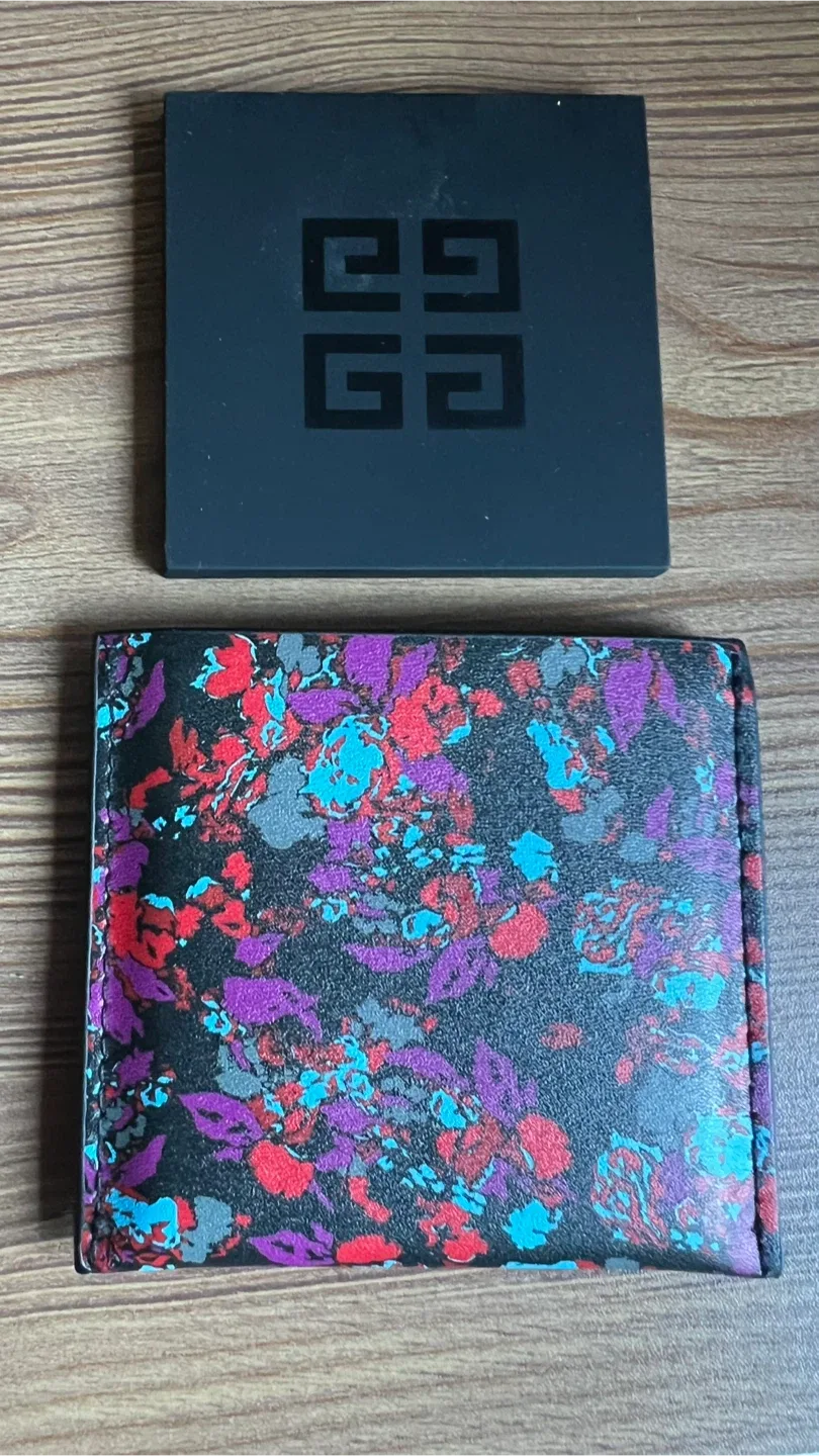 Givenchy Floral Compact Mirror image indicator(2)