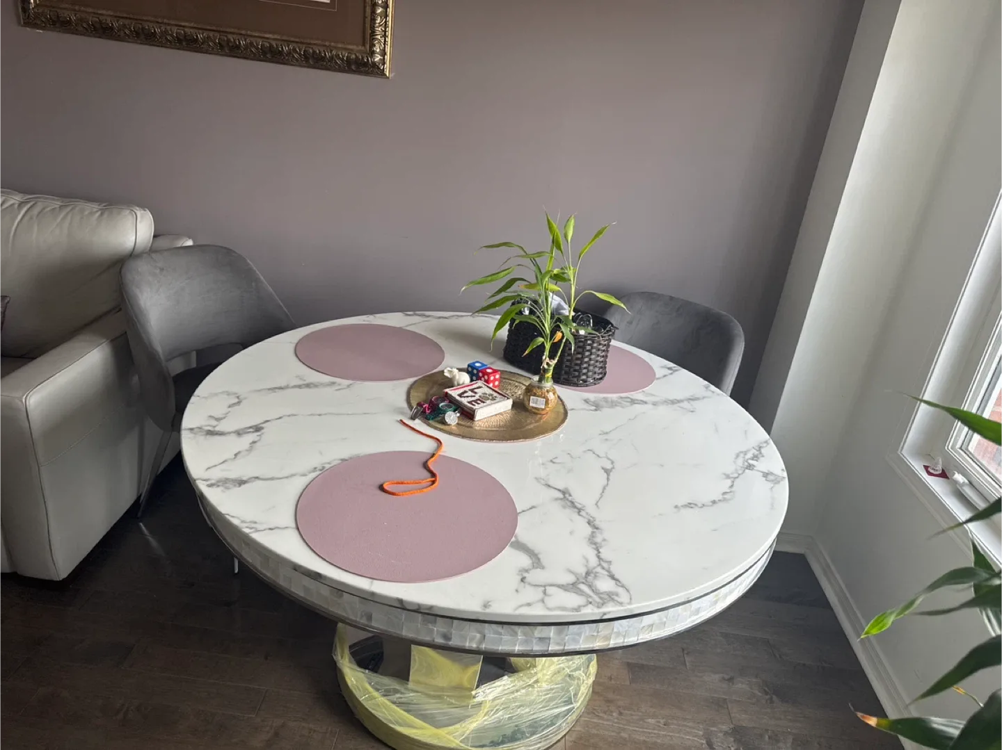 Round Marble Dining Table image indicator(2)
